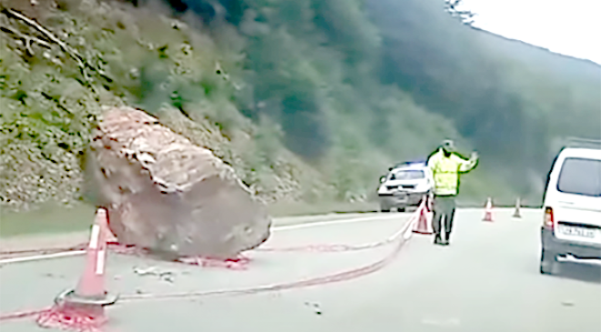 Se despeñó una roca del Monte Olivia y cayó sobre la Ruta 3